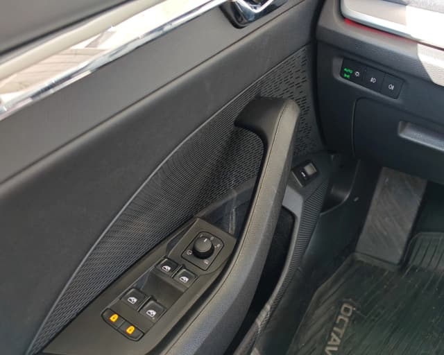Škoda Octavia Combi 2.0 TDI Style DSG 21/29