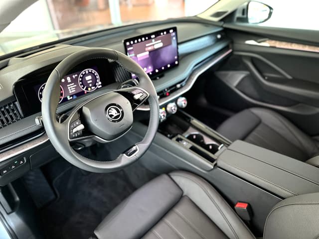 Škoda Superb Combi Laurint &amp; Klement 2.0 TDI 142KW 4×4 9/26